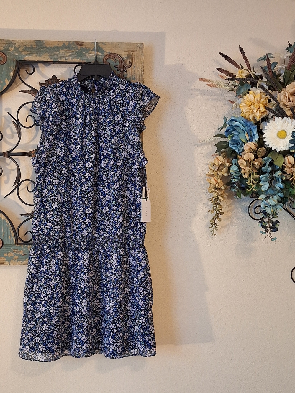 Ruffled High-Neck Floral Mini Dress in Navy. NWT Size Large